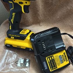 DEWALT ATOMIC 20-Volt Lithium-Ion Cordless 1/2 in. Compact Hammer Drill with 3.0Ah Battery, Charger and Bag