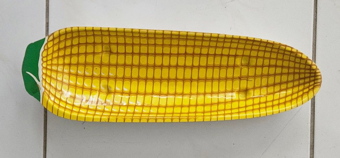 Corn-on-the-cob serving dish L19" W6" H2"  Hard plastic