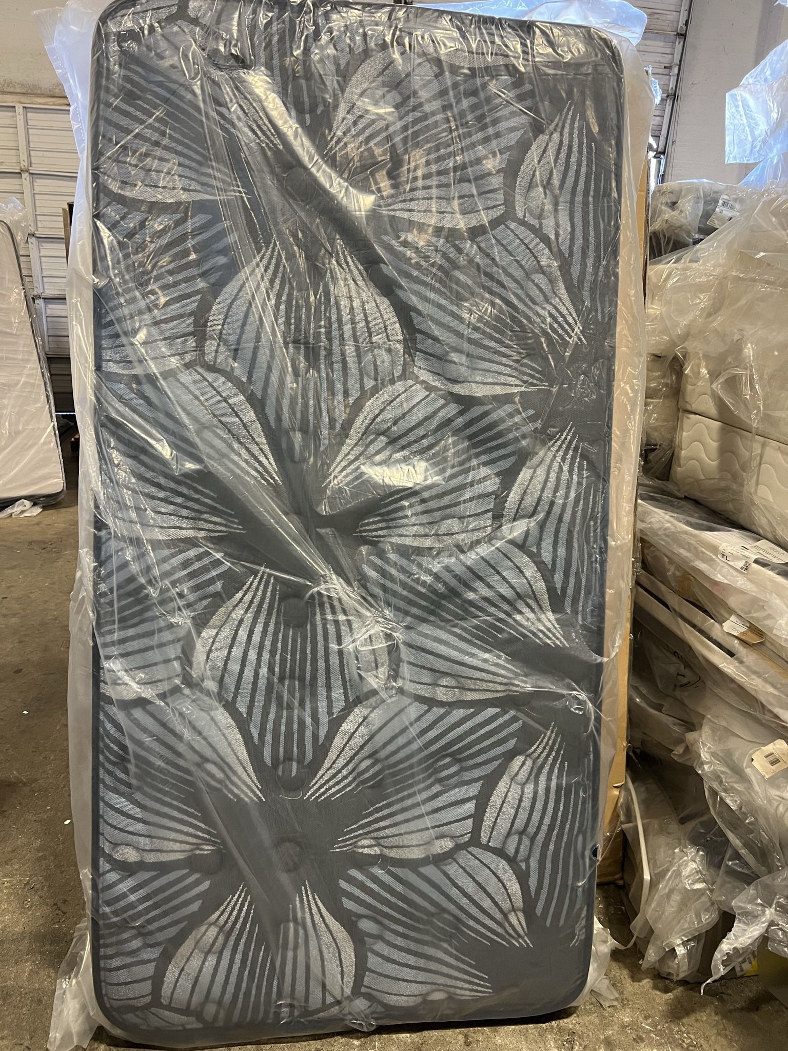 TWIN MATTRESS SERTA EXTRA FIRM