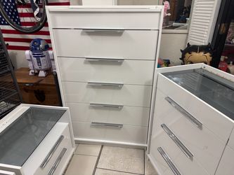 Bedroom furniture set
