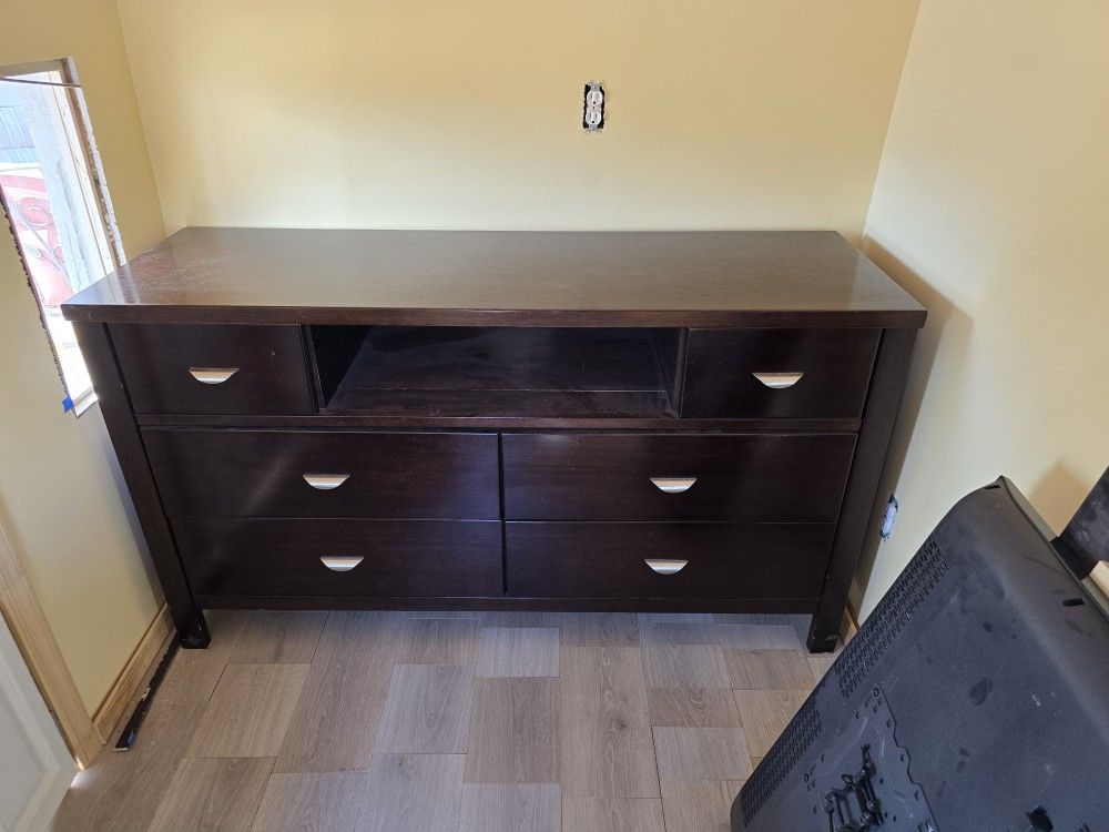 Entertainment credenza
