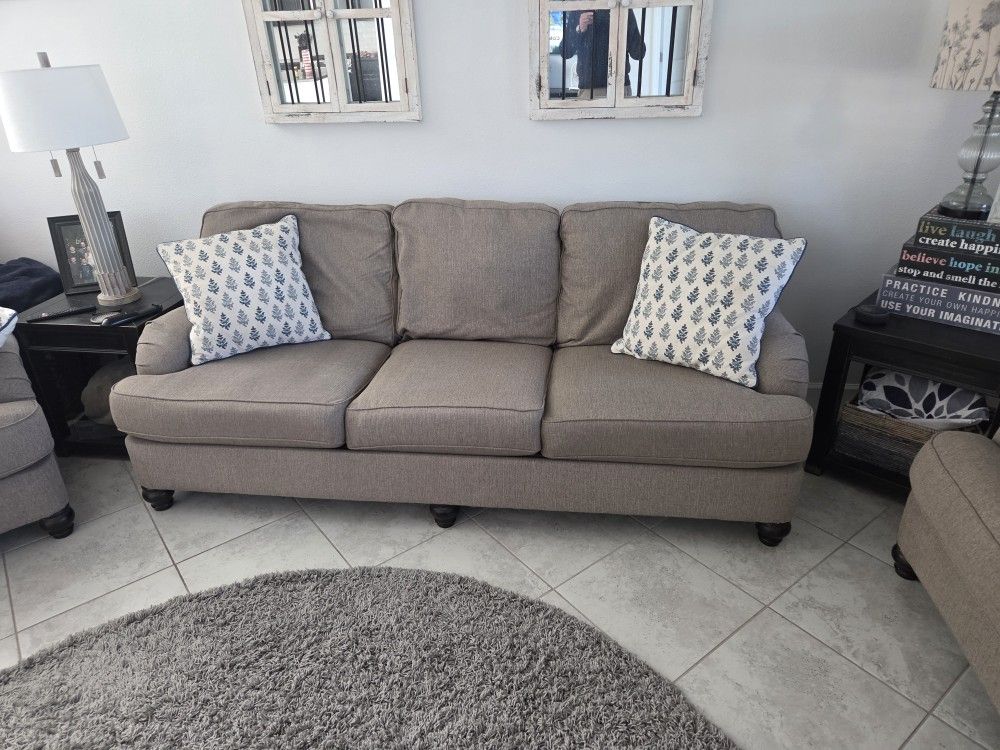 Ashley Sofa, Loveseat, Chairs And 4 End Tables Make Offer