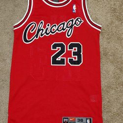 100% Authentic Nike Chicago Bulls Michael Jordan Jersey  #23 Size-36 Small
