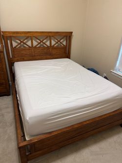 Ethan Allen Drake Queen Bed Frame – Solid Wood (X-Lattice Style)