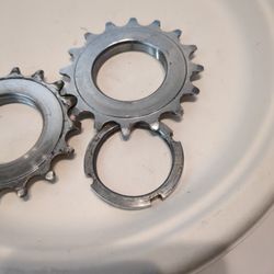 16 teet cogs and lockring
