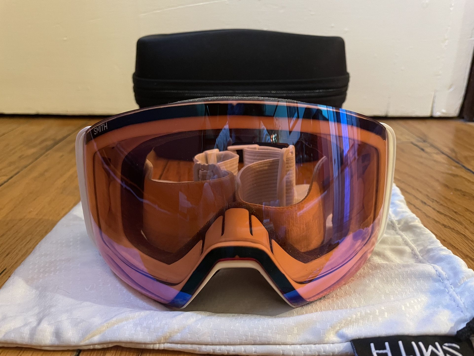 Smith 4D Mag Ski Goggles White Vapor w/ Rose Flash Lens