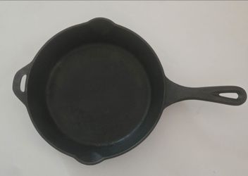 Seasoned Cabelas 10 Inch Double Handle Double Pour Cast Iron Skillet