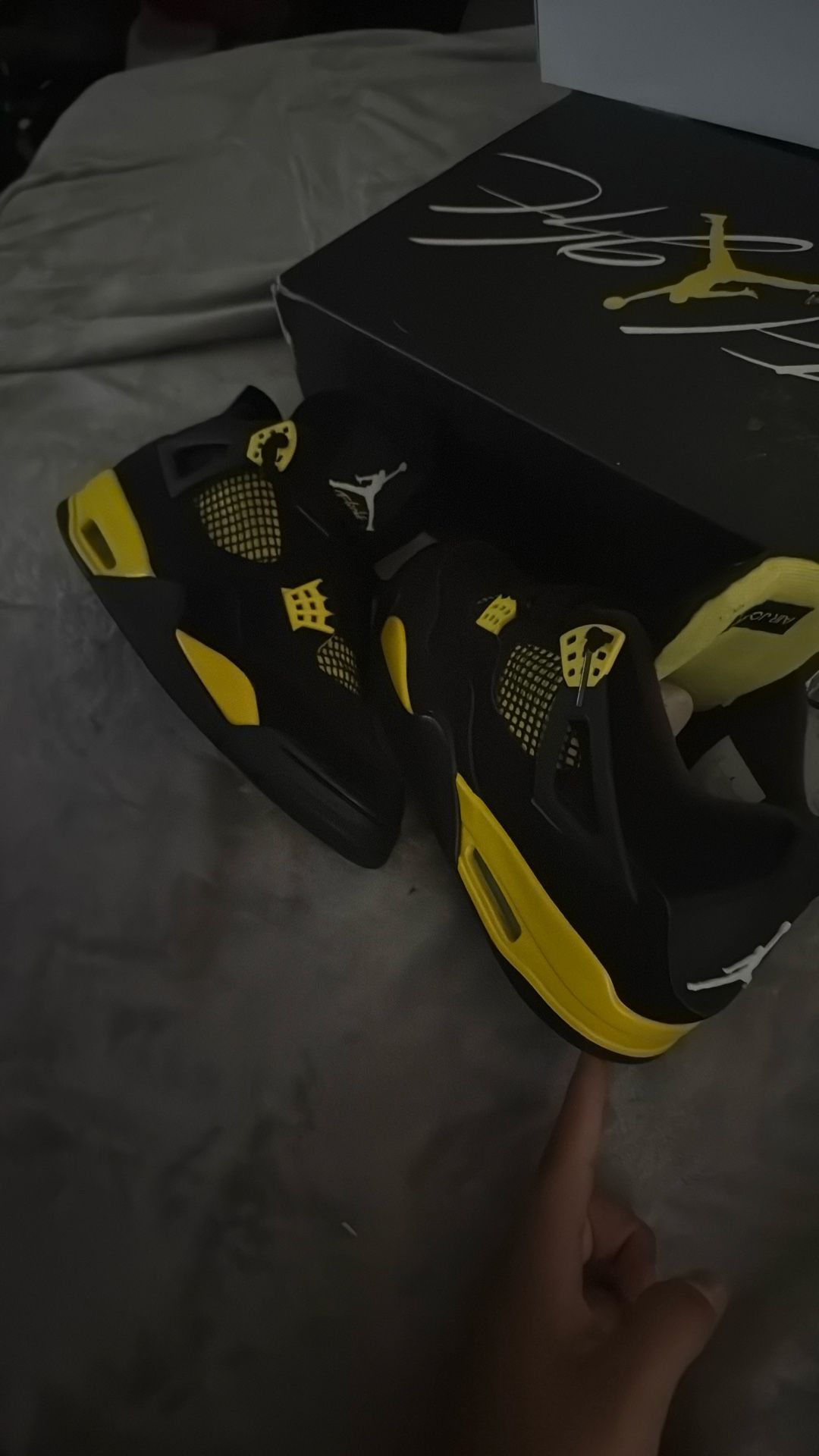 Jordan 4 Thunder 