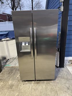 Frigidaire refrigerator 36 x 69 like new one receipt for 90 days warranty