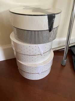 Round Gift Boxes - Brand New In Wrapper