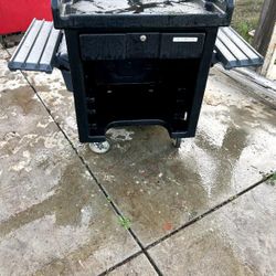 Versa Cashiering Cart Black Or Red