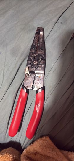 Milwaukee Wire Stripper Crimper Tool