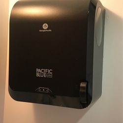 Mechanical Towel Dispenser 