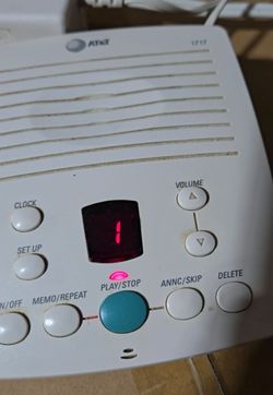 AT&T 1717 Tapeless Digital Answering System With Time Day