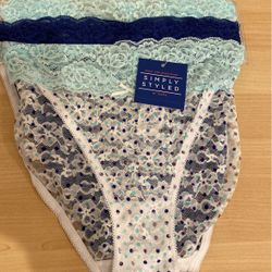 Womens Set Of Three Lace panties Size Large