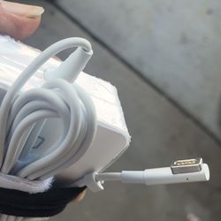 LAPTOP CHARGER FOR APPLE MAC  LAPTOP 