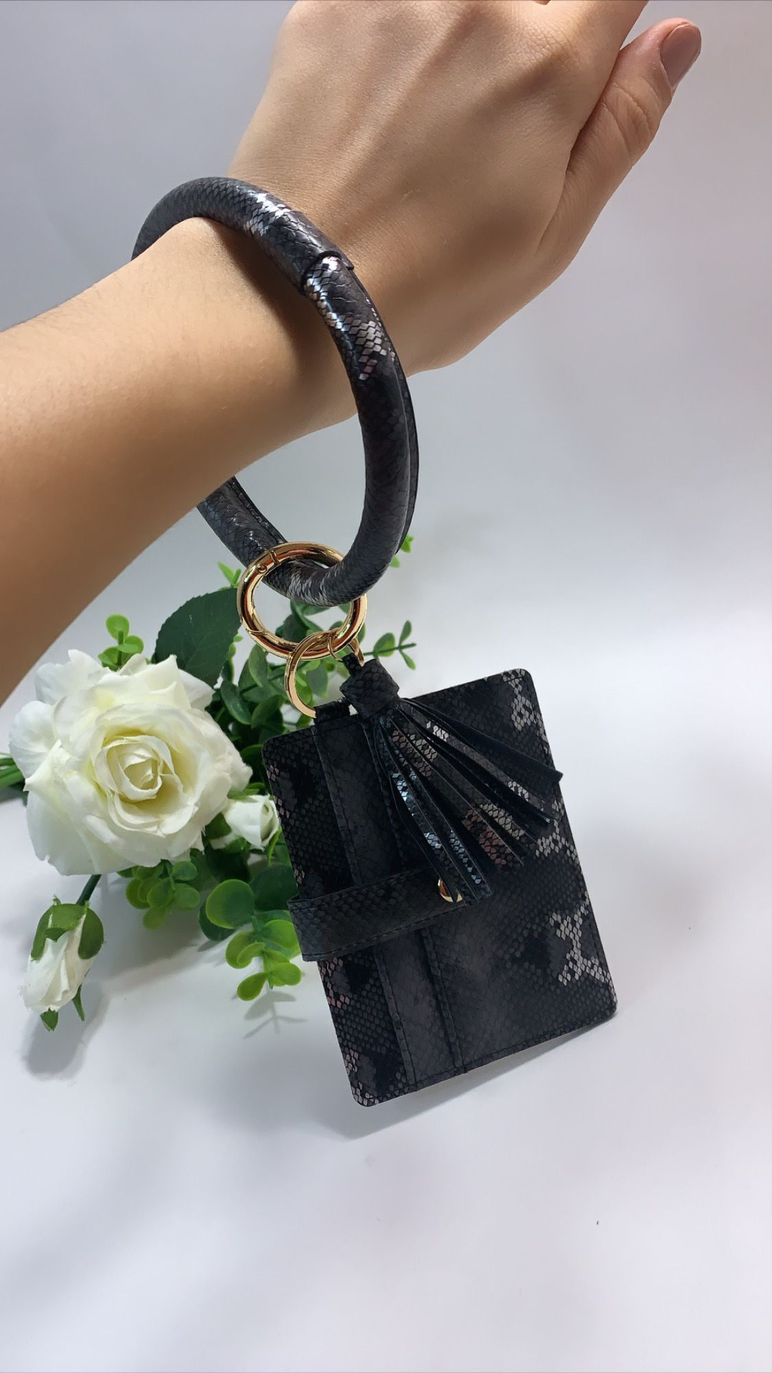 High Quality PU Leather Keychain Wallet/Card Holder Big Circle, Black and White