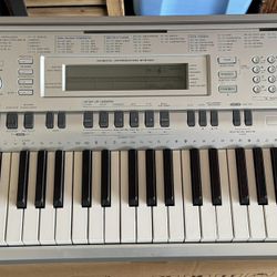 Casio WK-210 Electric Keyboard