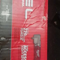 Milwaukee M12 3/8 Right Angel Impact 