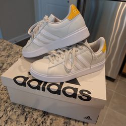 Adidas Grand Court 2.0 - Women's size 6.5