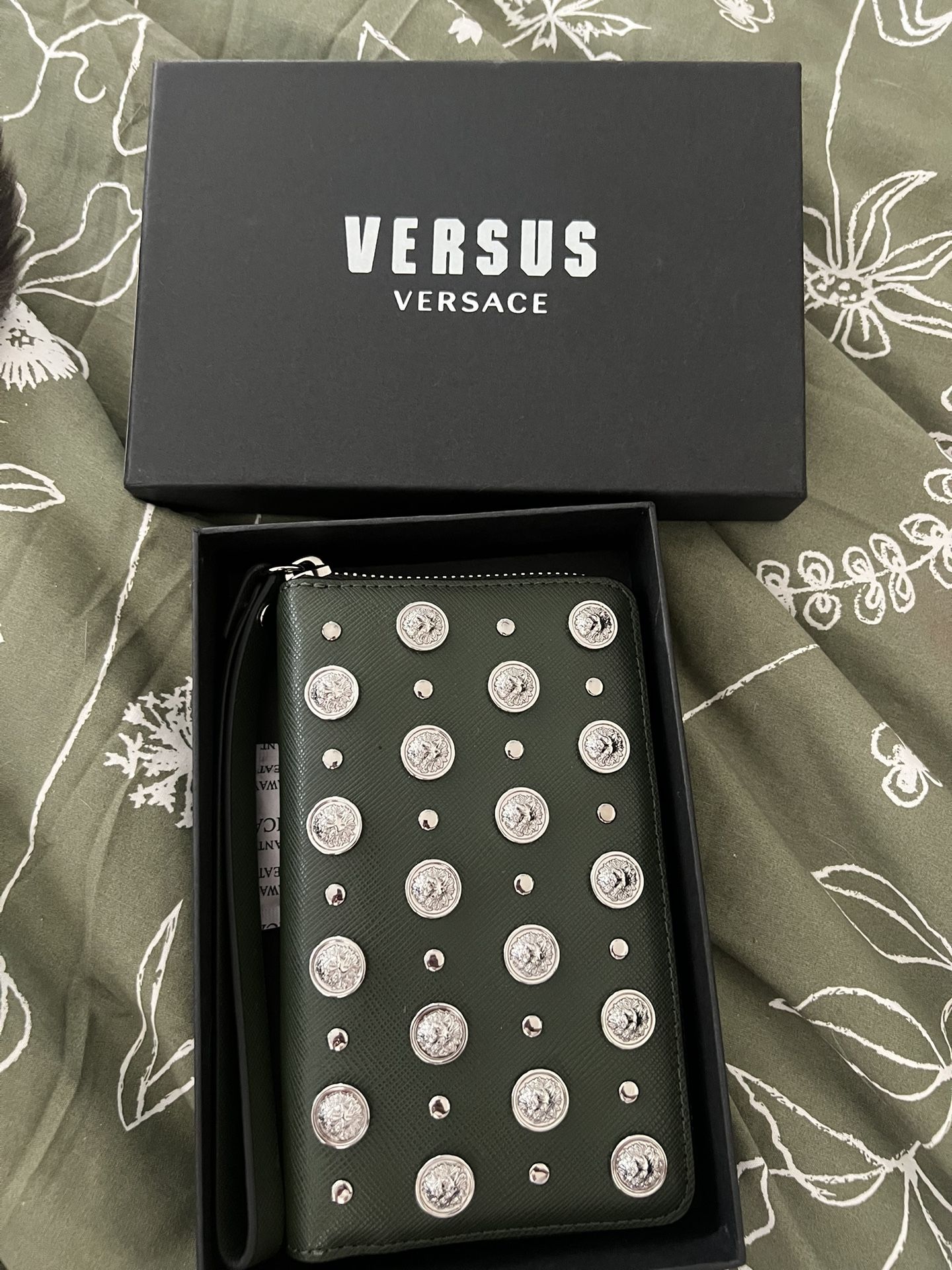 Versace Versus