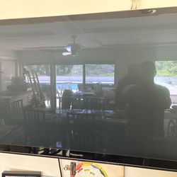 55” FHD Plasma TV Panasonic & Wall Mount