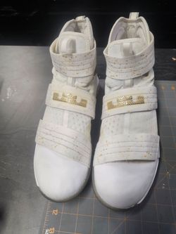 **NIKE LEBRON ZOOM SOLDIER 10**MEN'S SIZE 11**