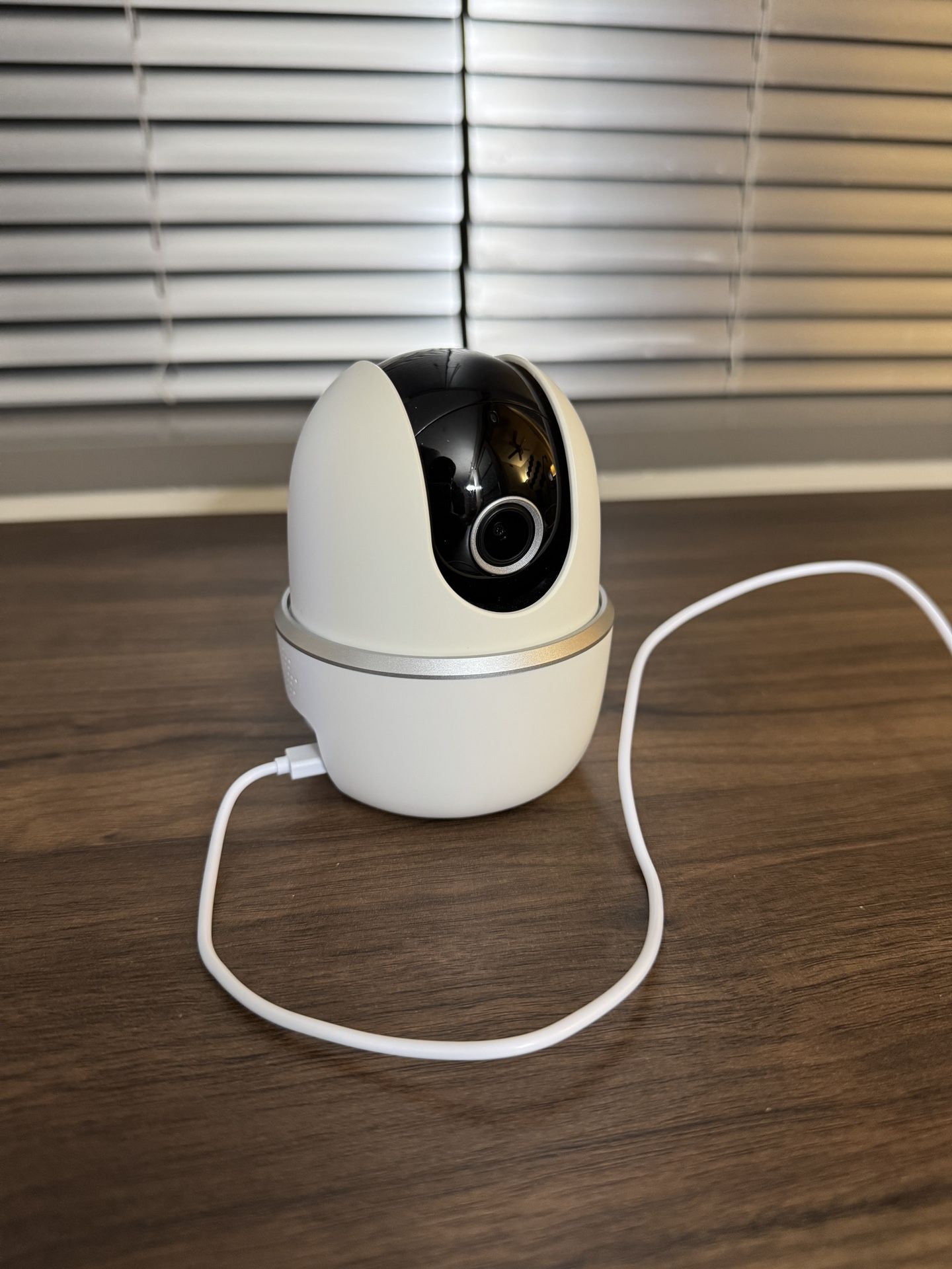 Lorex 2K Indoor Pan-Tilt Wi-Fi Security Camera