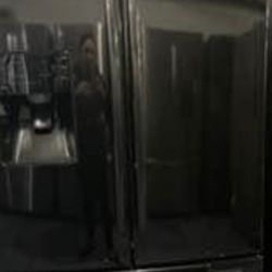 Black Samsung 3 fridge 