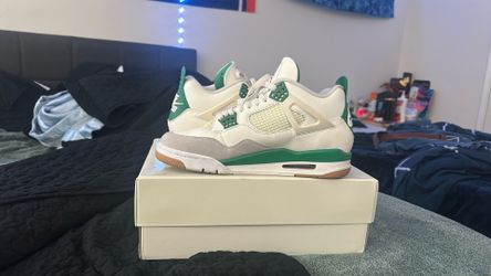 Jordan 4 Pine green