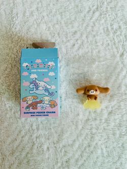cinnamoroll and friends surprise peeker charm mini phone figure - cappuccino