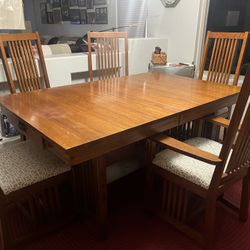 Really Nice Oak Dining Room Table