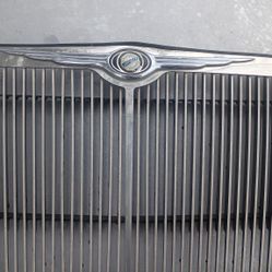 2005 Chrysler 300 Grill (Used) 05-TO -2010