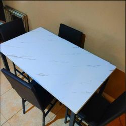 New Dining Room Table With 4 Chairs I Paid $625 Selling For $395