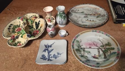 Lot of eight Japanese Chinese vases dishes tray otagiri geisha flowers hand-painted