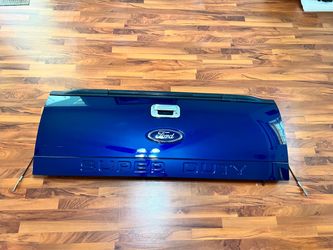 ORIGINAL FORD F-250 SUPER DUTY TAILGATE WITH FACTORY FOLDING STEP