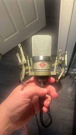 Neumann TLM102 Mic With Shock mount And Cable 