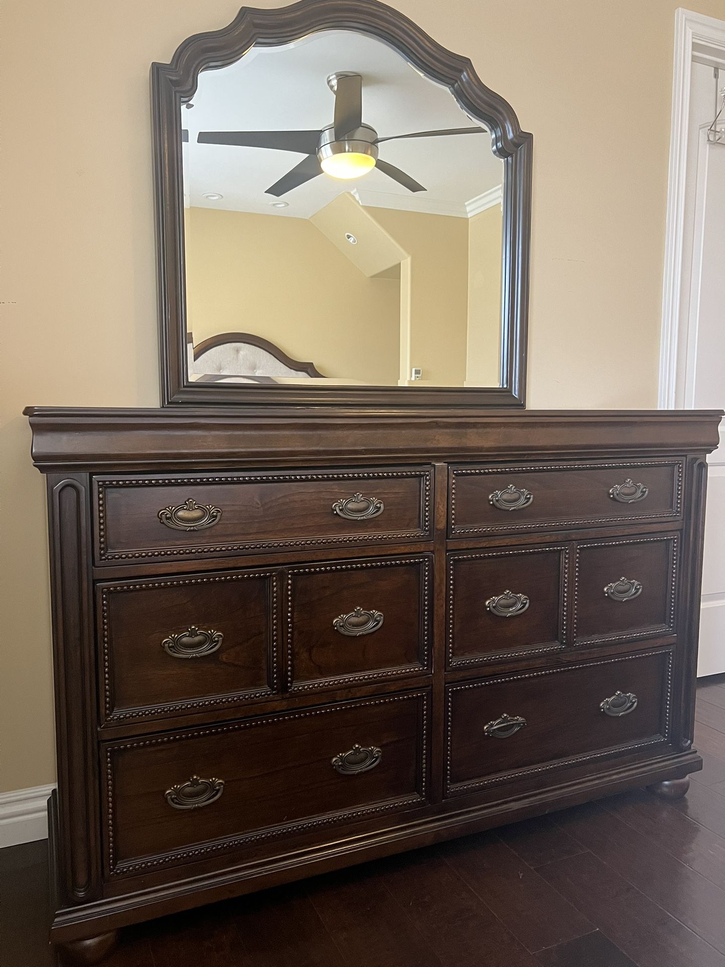 4-piece Ashley Furniture Queen Size Bedroom Set