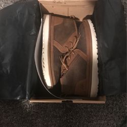 Brown Unisex Uggs | Size 10