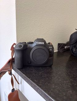 CANNON R6 Mark ii With 24-50 lens