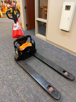 Pre-Owned Electric Pallet Jack 3300 lb Capacity, 48V Lithium Battery, 48" x 27" Forks, A-1020