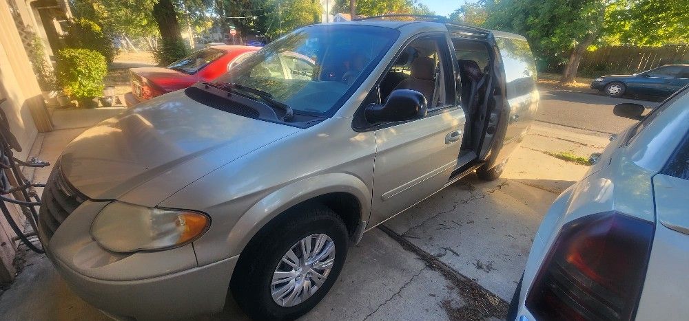 2007 Chrysler Town & Country