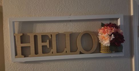 Home decor sign with flowers