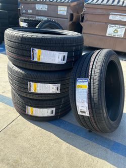 235/40/19 Goodyear touring set of 4 new tires
