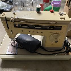 Vintage Singer Sowing Machine 