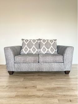 GREY LOVE SEAT