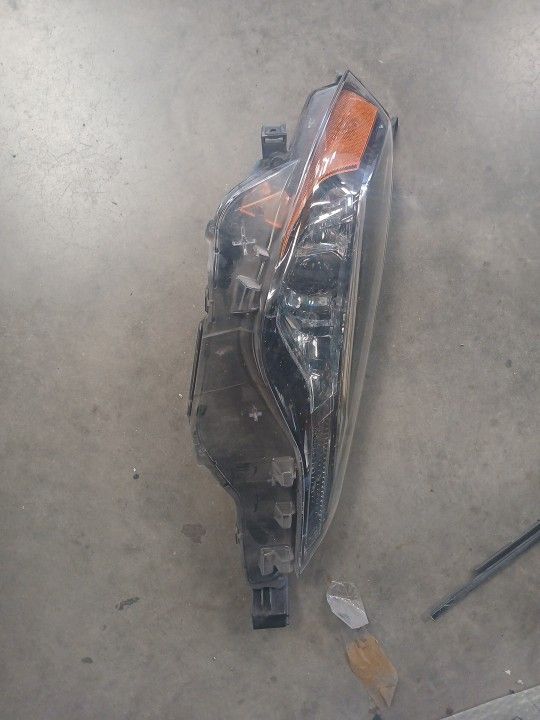 2019 Toyota Corolla Headlight Rt Side