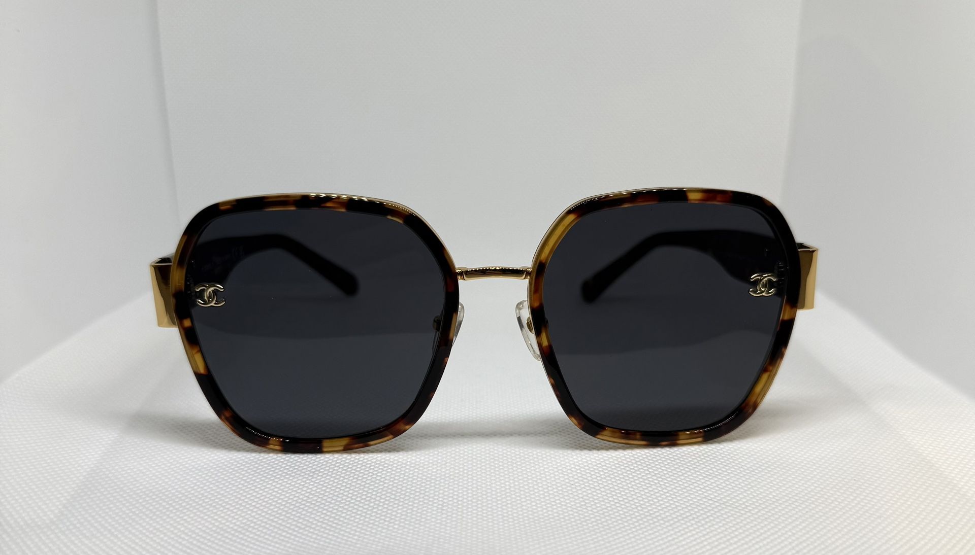 Sunglasses Louis Vuitton Never Used Open Box
