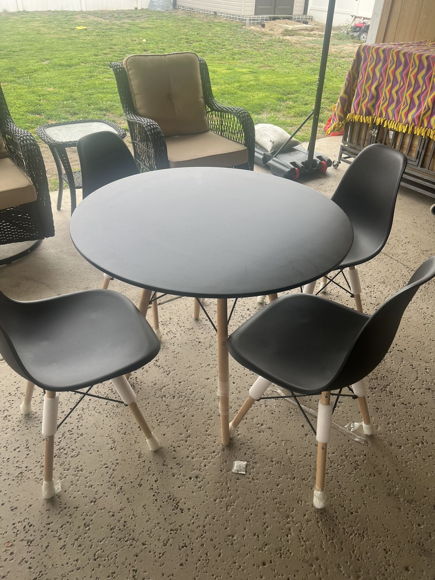 Table & Chairs
