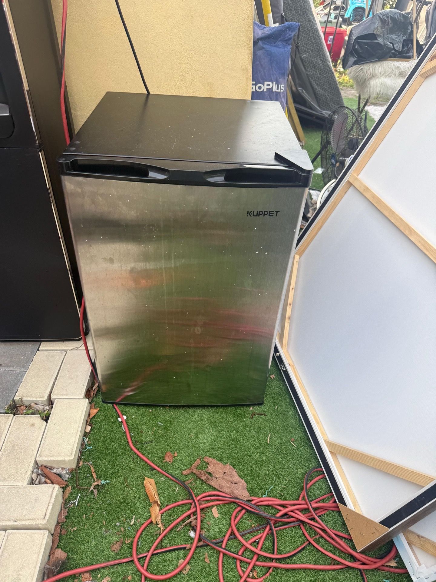 Mini fridge